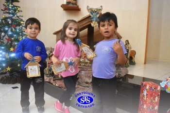 Educação Infantil celebra o Natal e pratica o bem ao próximo
