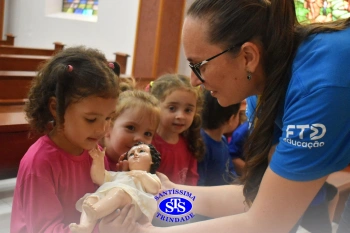 Educação Infantil celebra o Natal e pratica o bem ao próximo