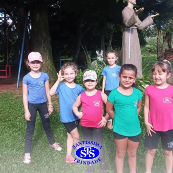 Alunos plantam árvore no Parque Franciscano para marcar os 110 anos do STS | Inf. 5