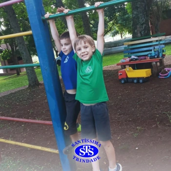Alunos plantam árvore no Parque Franciscano para marcar os 110 anos do STS | Inf. 5
