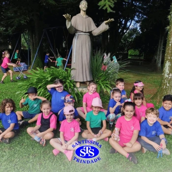 Alunos plantam árvore no Parque Franciscano para marcar os 110 anos do STS | Inf. 5