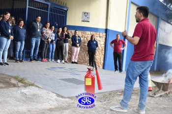 Profissionais participam de formação para a brigada de incêndio e sobre Lei Lucas