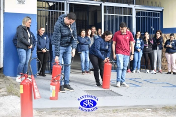 Profissionais participam de formação para a brigada de incêndio e sobre Lei Lucas
