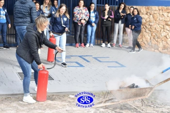Profissionais participam de formação para a brigada de incêndio e sobre Lei Lucas