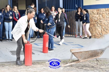 Profissionais participam de formação para a brigada de incêndio e sobre Lei Lucas