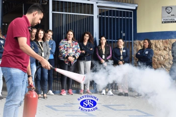 Profissionais participam de formação para a brigada de incêndio e sobre Lei Lucas
