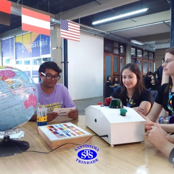 Alunos da 3ª série do Ensino Médio participam do Profissional do Futuro