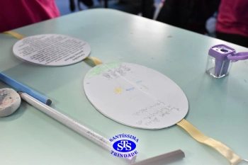 Alunos confeccionam símbolo para a Missa com a Família Franciscana