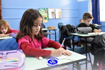 Alunos confeccionam símbolo para a Missa com a Família Franciscana