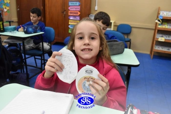 Alunos confeccionam símbolo para a Missa com a Família Franciscana