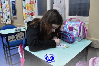 Alunos confeccionam símbolo para a Missa com a Família Franciscana