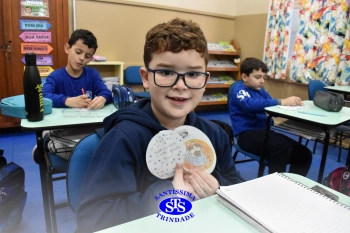 Alunos confeccionam símbolo para a Missa com a Família Franciscana