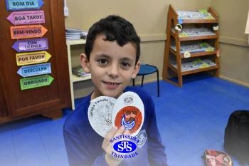 Alunos confeccionam símbolo para a Missa com a Família Franciscana