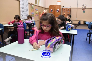 Alunos confeccionam símbolo para a Missa com a Família Franciscana