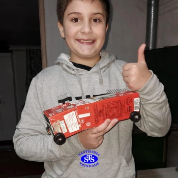 Brinquedos com materiais recicláveis