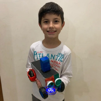 Brinquedos com materiais recicláveis