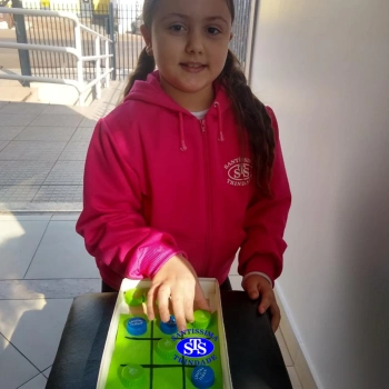 Brinquedos com materiais recicláveis