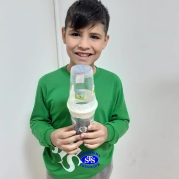 Brinquedos com materiais recicláveis