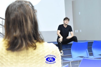 Ex-aluno compartilha vivências com os estudantes do Ensino Médio