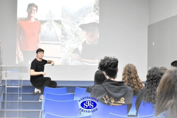 Ex-aluno compartilha vivências com os estudantes do Ensino Médio