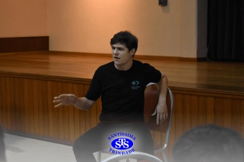 Ex-aluno compartilha vivências com os estudantes do Ensino Médio