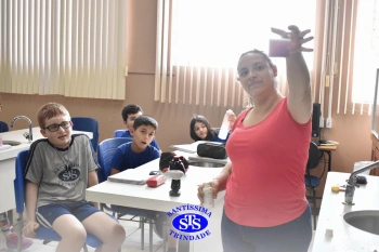 Alunos estudam transformações químicas por meio de experiências | 4º ano