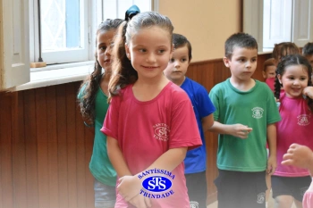 Festa do Caderno: alunos recebem seu primeiro caderno de deveres | Inf. 5