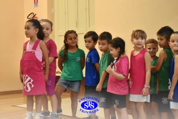 Festa do Caderno: alunos recebem seu primeiro caderno de deveres | Inf. 5
