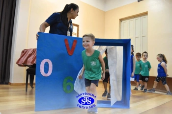 Festa do Caderno: alunos recebem seu primeiro caderno de deveres | Inf. 5