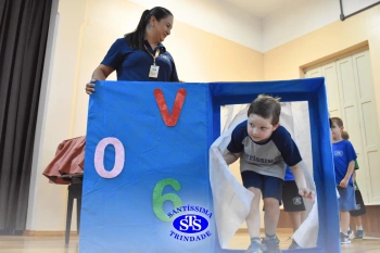 Festa do Caderno: alunos recebem seu primeiro caderno de deveres | Inf. 5