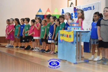 Festa do Caderno: alunos recebem seu primeiro caderno de deveres | Inf. 5