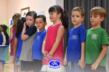 Festa do Caderno: alunos recebem seu primeiro caderno de deveres | Inf. 5
