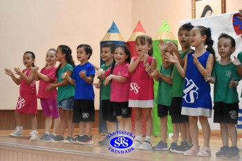Festa do Caderno: alunos recebem seu primeiro caderno de deveres | Inf. 5