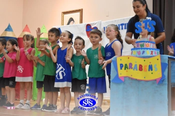 Festa do Caderno: alunos recebem seu primeiro caderno de deveres | Inf. 5