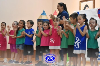Festa do Caderno: alunos recebem seu primeiro caderno de deveres | Inf. 5