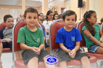 Festa do Caderno: alunos recebem seu primeiro caderno de deveres | Inf. 5