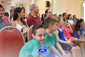 Festa do Caderno: alunos recebem seu primeiro caderno de deveres | Inf. 5