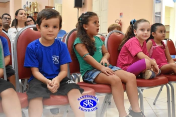 Festa do Caderno: alunos recebem seu primeiro caderno de deveres | Inf. 5