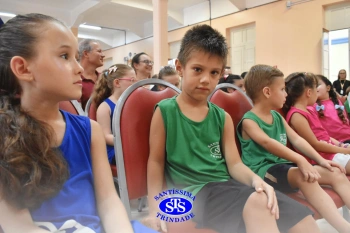 Festa do Caderno: alunos recebem seu primeiro caderno de deveres | Inf. 5