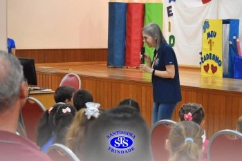 Festa do Caderno: alunos recebem seu primeiro caderno de deveres | Inf. 5