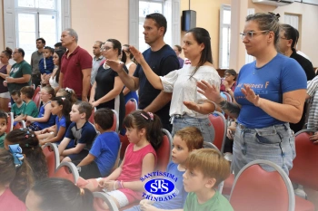 Festa do Caderno: alunos recebem seu primeiro caderno de deveres | Inf. 5