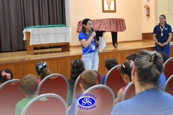 Festa do Caderno: alunos recebem seu primeiro caderno de deveres | Inf. 5