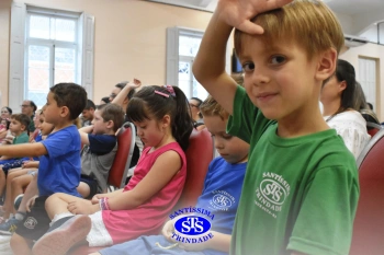 Festa do Caderno: alunos recebem seu primeiro caderno de deveres | Inf. 5