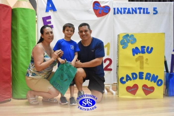 Festa do Caderno: alunos recebem seu primeiro caderno de deveres | Inf. 5