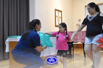 Festa do Caderno: alunos recebem seu primeiro caderno de deveres | Inf. 5