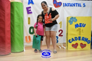 Festa do Caderno: alunos recebem seu primeiro caderno de deveres | Inf. 5