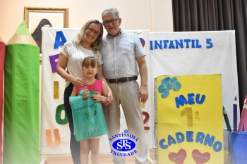 Festa do Caderno: alunos recebem seu primeiro caderno de deveres | Inf. 5