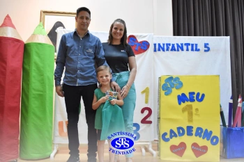 Festa do Caderno: alunos recebem seu primeiro caderno de deveres | Inf. 5