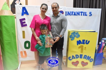 Festa do Caderno: alunos recebem seu primeiro caderno de deveres | Inf. 5