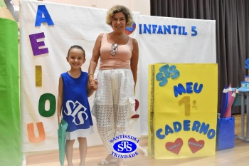 Festa do Caderno: alunos recebem seu primeiro caderno de deveres | Inf. 5